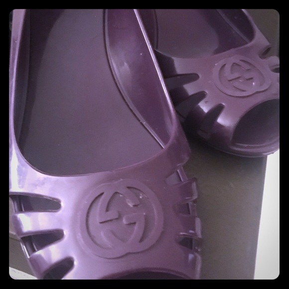 Gucci Shoes - Purple rubber Gucci sandals!